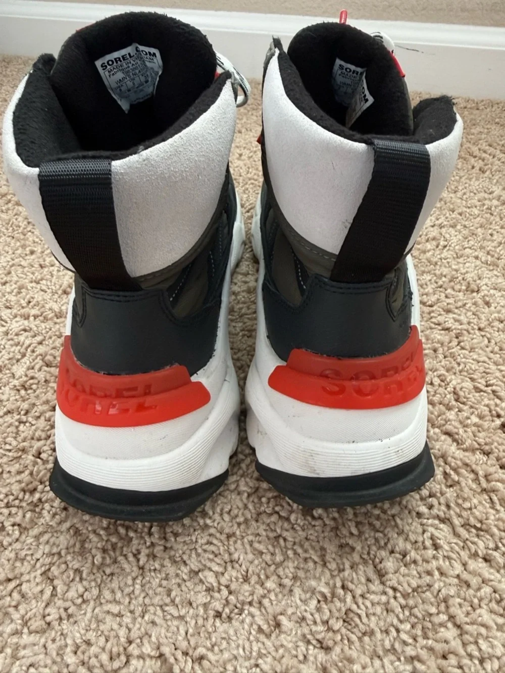 Sorel Black Women's Boot Interior with White Polar Bear Logo - Picture 2 of 4